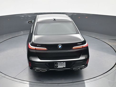 Used 2025 BMW 760i xDrive w/ Executive Package image 38