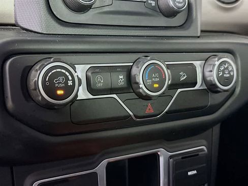 Used 2018 Jeep Wrangler Unlimited Sport image 18