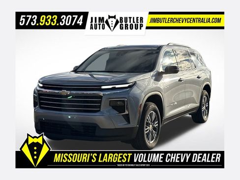 Used 2025 Chevrolet Traverse LT image 1