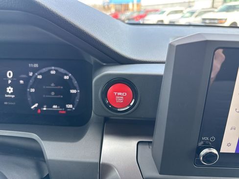 Used 2025 Toyota Tacoma TRD Sport AWD/4WD image 21