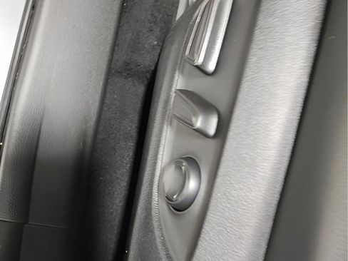 Used 2022 Toyota Highlander XLE image 25