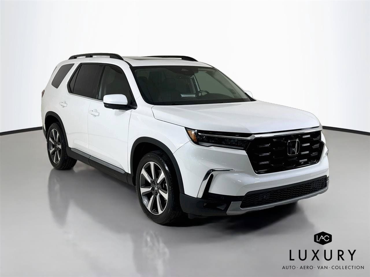 Used 2024 Honda Pilot Elite image 3