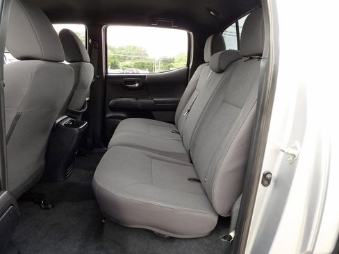 Used 2018 Toyota Tacoma TRD Off-Road image 32