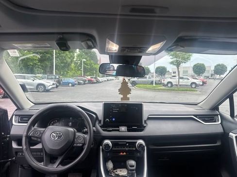 Used 2024 Toyota RAV4 XLE w/ Convenience Package FWD image 16