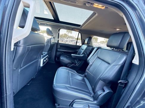 Used 2022 Ford Expedition Max XLT image 27