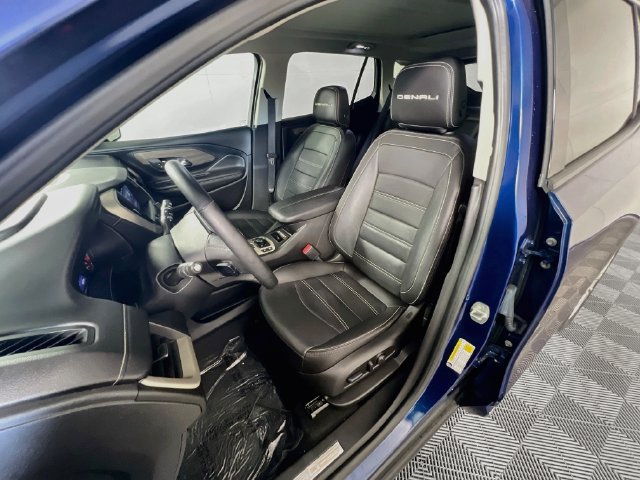 Used 2023 GMC Terrain Denali w/ Denali Premium Package AWD/4WD image 10