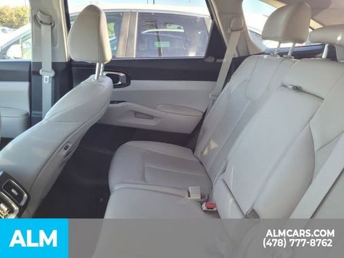 Used 2025 Kia Sorento S w/ Panoramic Sunroof Package FWD image 5
