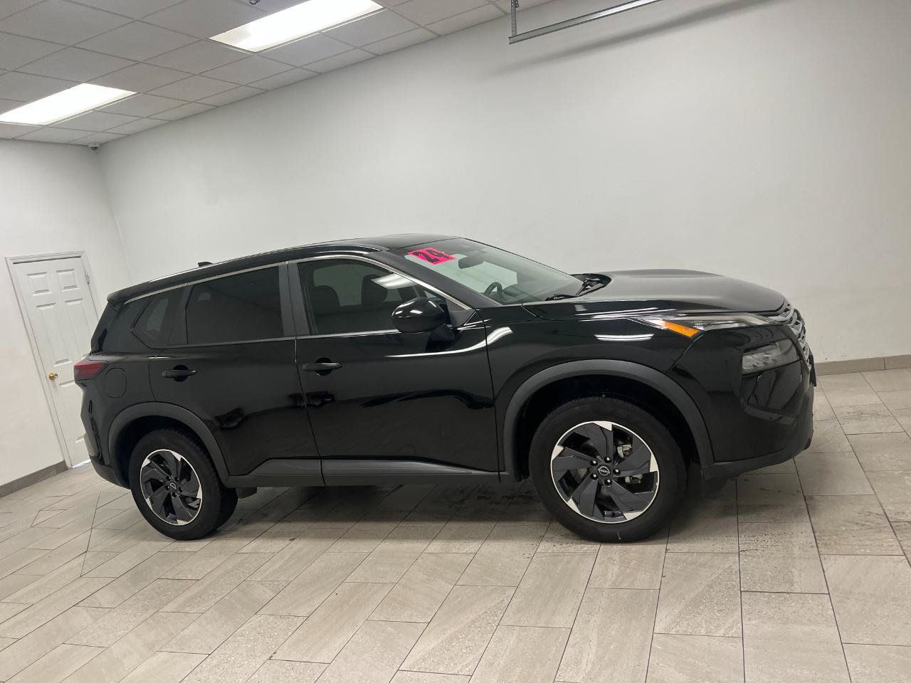 Used 2024 Nissan Rogue SV FWD image 10