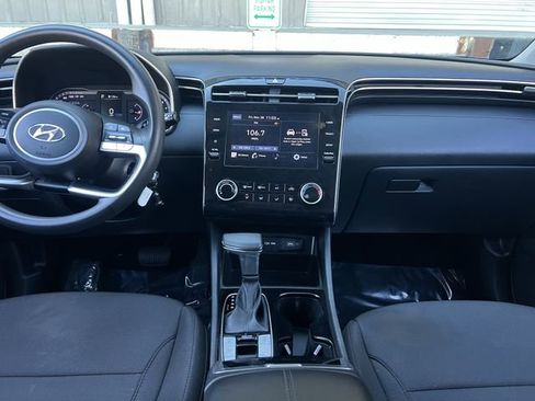 Used 2023 Hyundai Tucson SE image 15