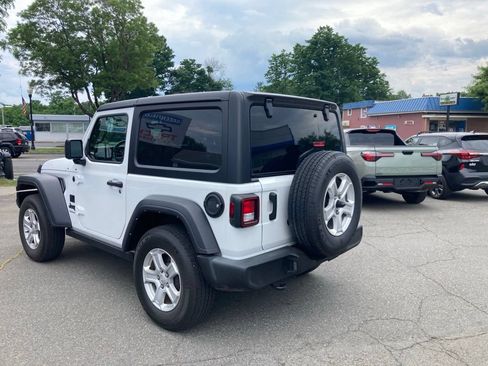 Used 2022 Jeep Wrangler Sport AWD/4WD image 19