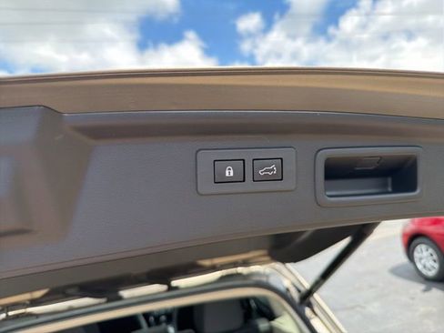 Used 2019 Subaru Forester Limited w/ Popular Package #3 AWD/4WD image 9