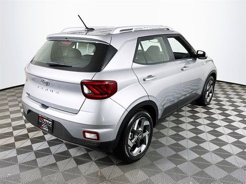 Used 2024 Hyundai Venue SEL image 7
