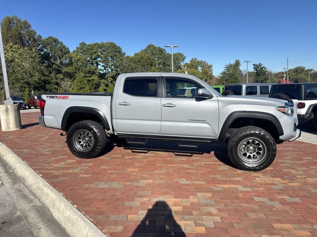 Used 2019 Toyota Tacoma TRD Off-Road AWD/4WD image 37
