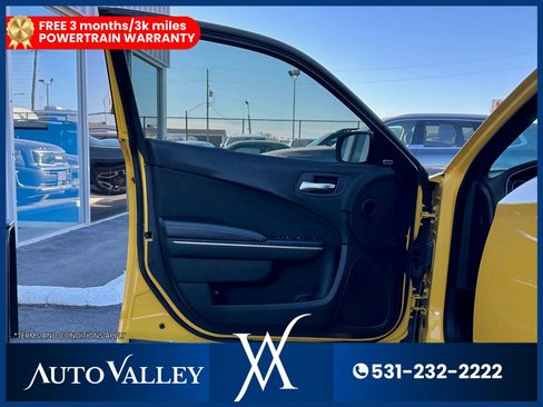 Used 2018 Dodge Charger R/T w/ Navigation & Travel Group image 12