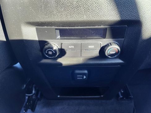 Used 2023 Chevrolet Traverse LT image 16