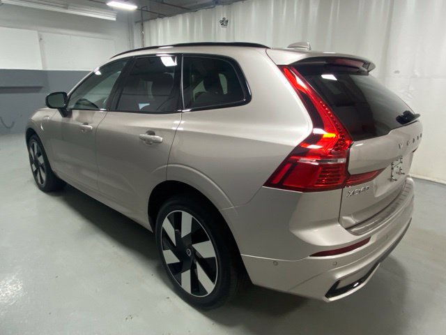Used 2025 Volvo XC60 T8 Plus w/ Protection Package Premier AWD/4WD image 2