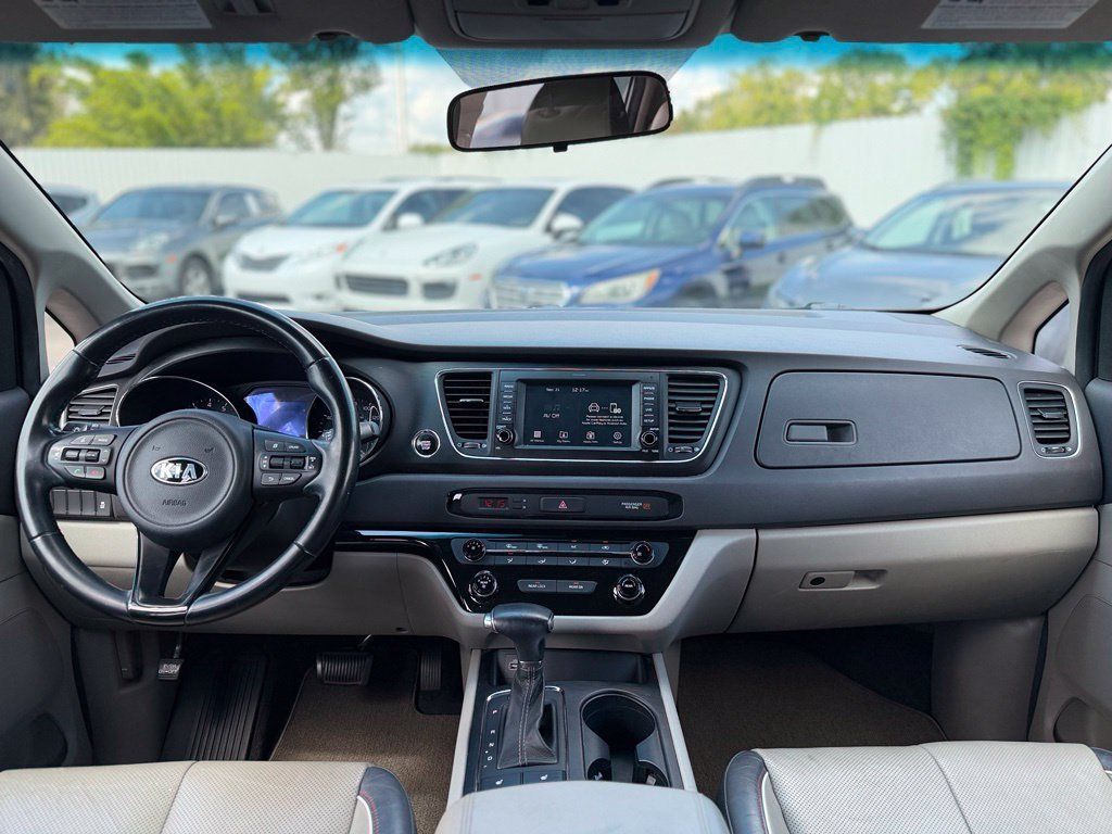 Used 2017 Kia Sedona LX w/ LX Essentials Premium Package FWD image 27