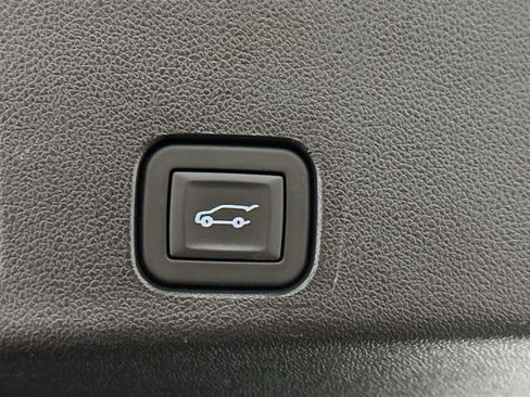 Used 2025 Buick Enclave Preferred image 32