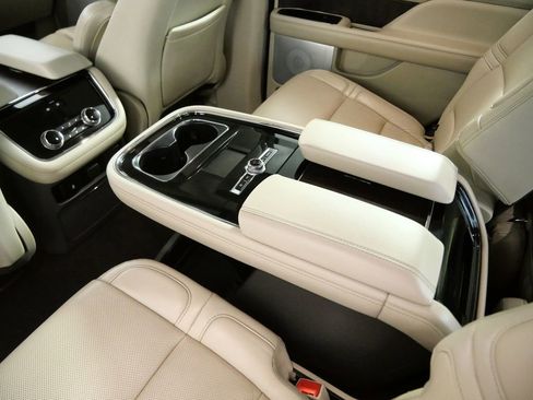 Certified 2021 Lincoln Navigator Reserve w/ Luxury Package AWD/4WD image 15