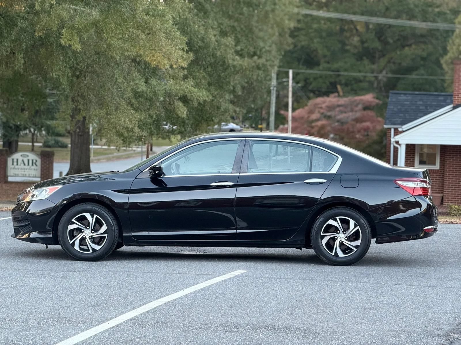 Used 2017 Honda Accord LX image 4