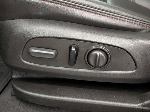 Used 2023 Chevrolet Traverse RS image 18