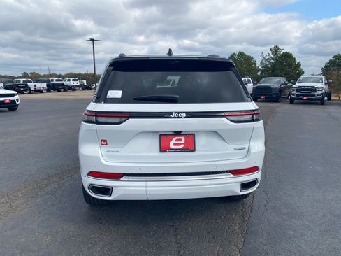 New 2025 Jeep Grand Cherokee Summit image 6