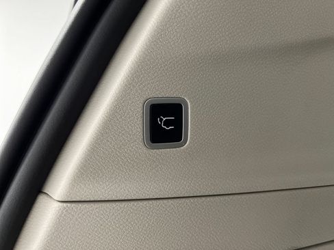Used 2021 Chrysler Pacifica Touring-L FWD image 49