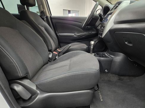 Used 2015 Nissan Versa SV image 9
