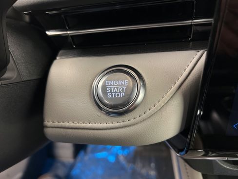 Used 2025 Lincoln Nautilus Premier image 19