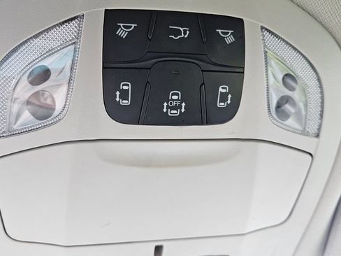 Used 2022 Chrysler Voyager LX FWD image 34