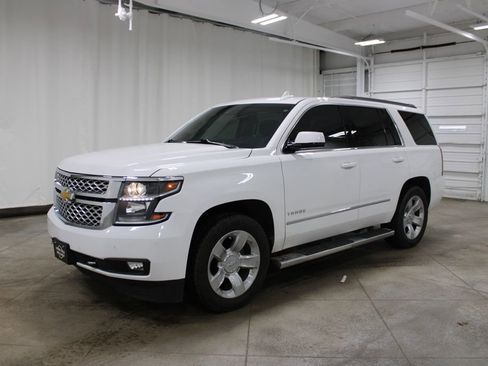 Used 2017 Chevrolet Tahoe LT w/ LT Signature Package image 4