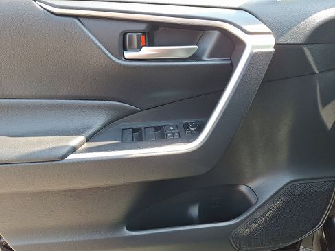 Used 2019 Toyota RAV4 XLE AWD/4WD image 13