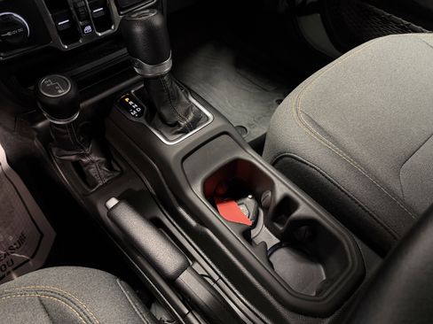 Used 2024 Jeep Wrangler Sport S image 15