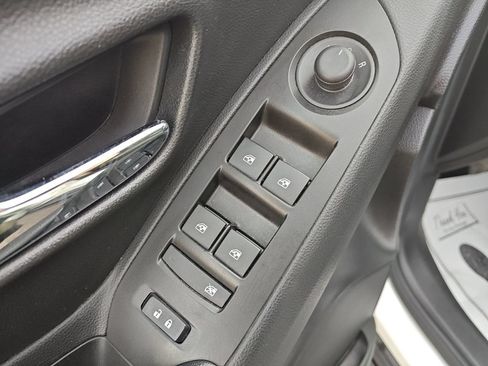Used 2018 Chevrolet Trax LT w/ LT Convenience Package FWD image 17