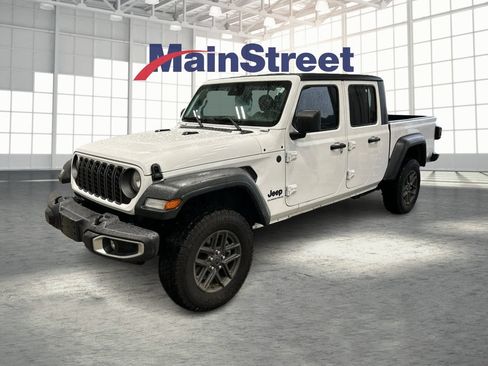 Used 2025 Jeep Gladiator Sport AWD/4WD image 1