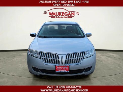 Used 2010 Lincoln MKZ FWD image 2