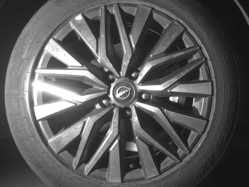 Used 2025 Nissan Altima 2.5 SV FWD image 13