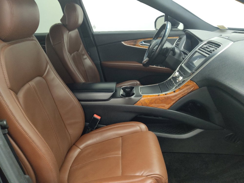 Used 2016 Lincoln MKX Reserve w/ Technology Package FWD image 21