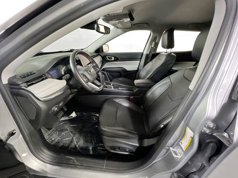 Used 2022 Jeep Compass Limited image 19