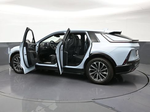 Used 2025 Cadillac Lyriq Sport AWD/4WD image 35