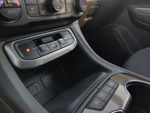 Used 2021 GMC Acadia SLE w/ Driver Convenience Package FWD image 26