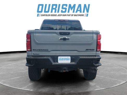 Used 2024 Chevrolet Silverado 2500 ZR2 w/ Technology Package AWD/4WD image 5