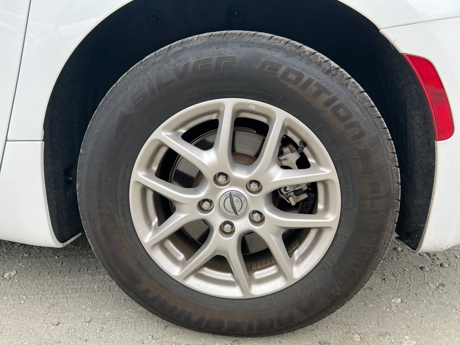 Used 2024 Chrysler Pacifica Touring-L FWD image 22