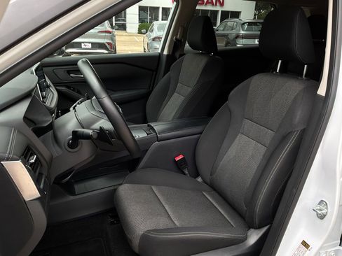 Used 2025 Nissan Rogue SV FWD image 10