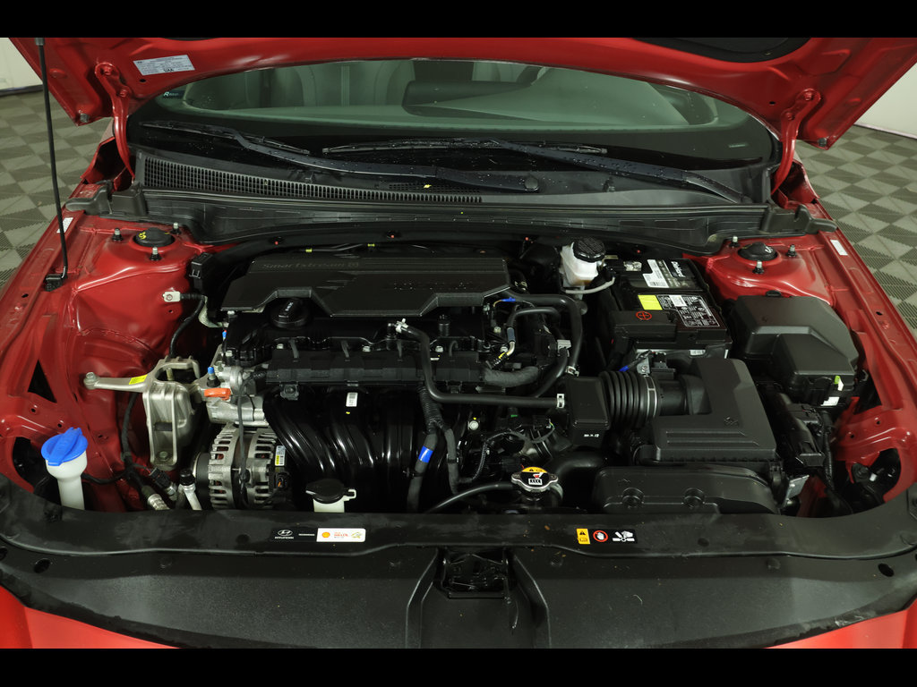 Used 2024 Hyundai Elantra SE FWD image 17