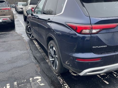 Used 2024 Mitsubishi Outlander SE image 2