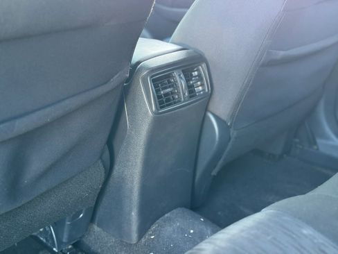 Used 2018 Nissan Rogue S image 28