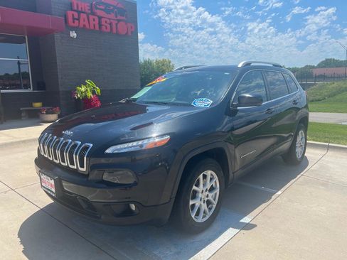 Used 2016 Jeep Cherokee Latitude AWD/4WD image 2