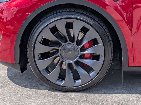 Used 2024 Tesla Model Y Performance AWD/4WD image 10