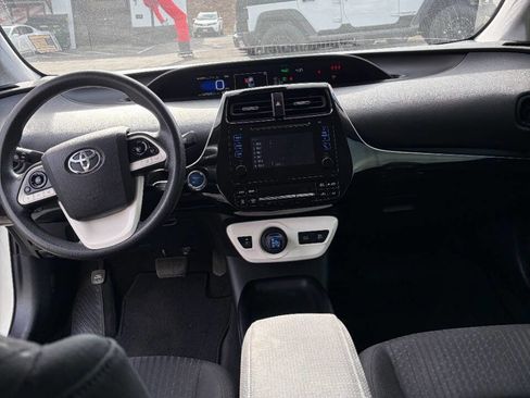 Used 2017 Toyota Prius Two w/ Carpet Mat Package FWD image 12
